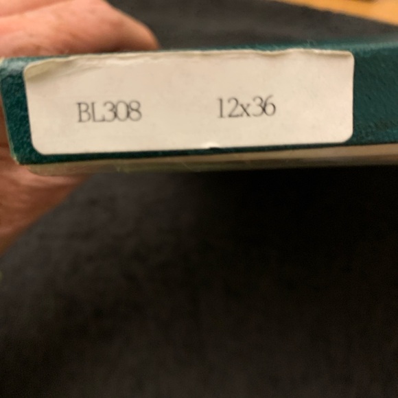 Irish Linen Table Runner - Picture 2 of 8